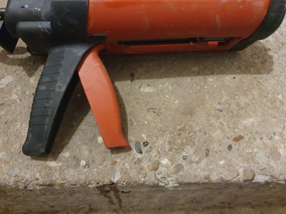 Pistol  pentru  ancore  chimice