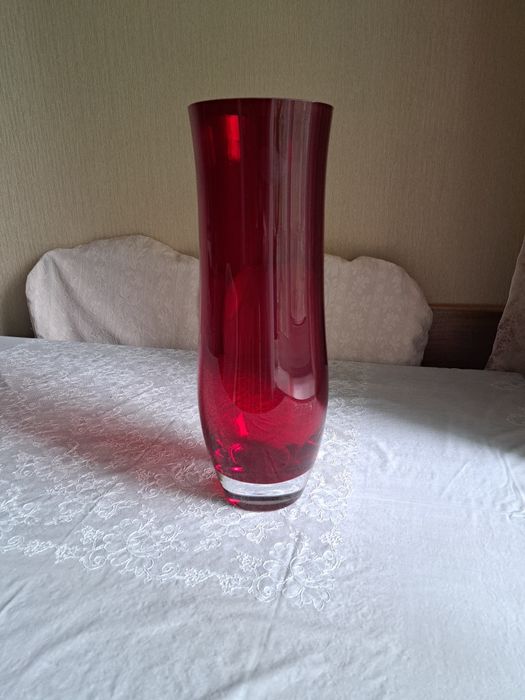 Ваза бордовая хрустальная