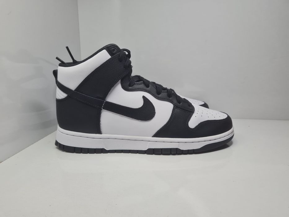 Кецове Nike Dunk High Panda

Чисто нови с кутия 

Размер 42.5 стелка 2