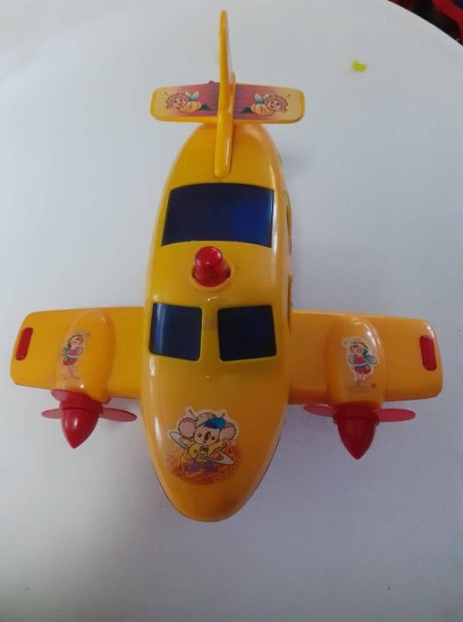 Играчки от затворил магазин-кукли, бебета, ранички