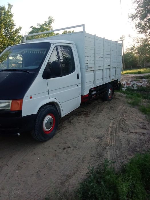 Ford gruzavoy sotiladi