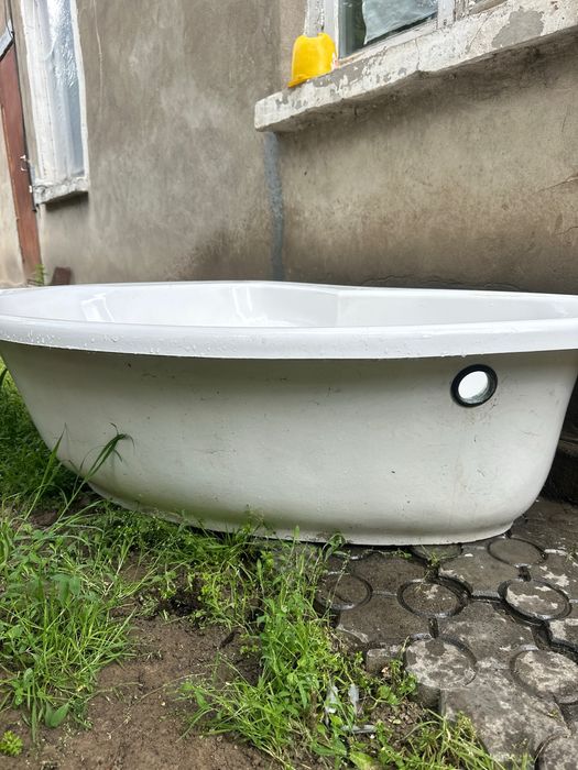 Vanna djakuzi srochniy sotiladi