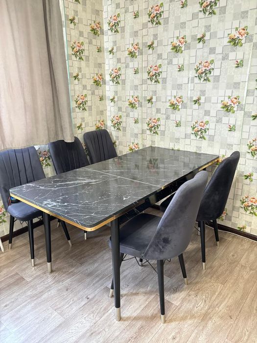 Стол со стульями