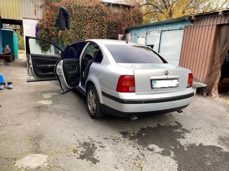 Продам Машину б5