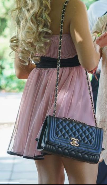 Мини рокля за повод