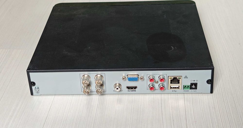 Хибриден DVR/NVR за до 4 аналогови или IP камери
