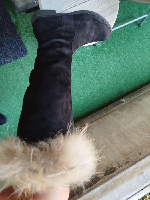 Дамски велурени ботуши с пух 38