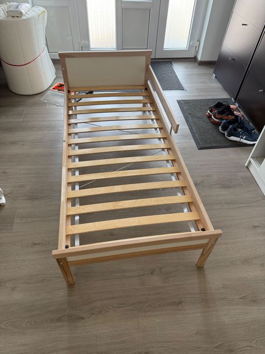 Vând pat pentru copii 160/70 nou Ikea plus saltea 10 cm grosime