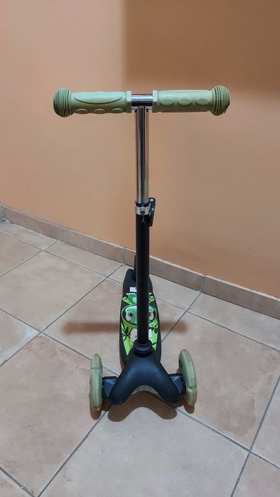 Детский самокат целый