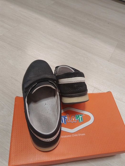 Кроссовки подростковые