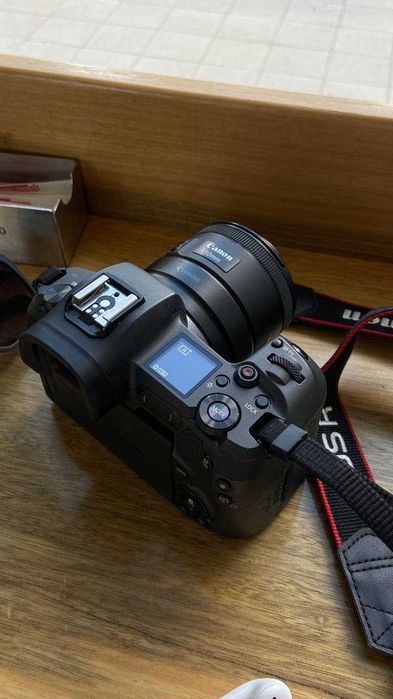 Профессиональный фотоаппарат CANON EOS R