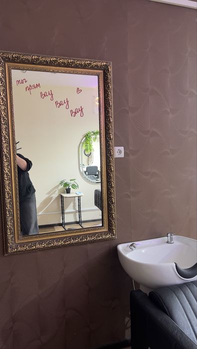 Сдам кресло мастерам