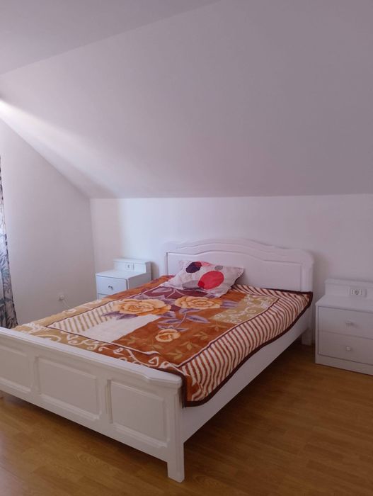 Inchiriez apartament cu 4 camere