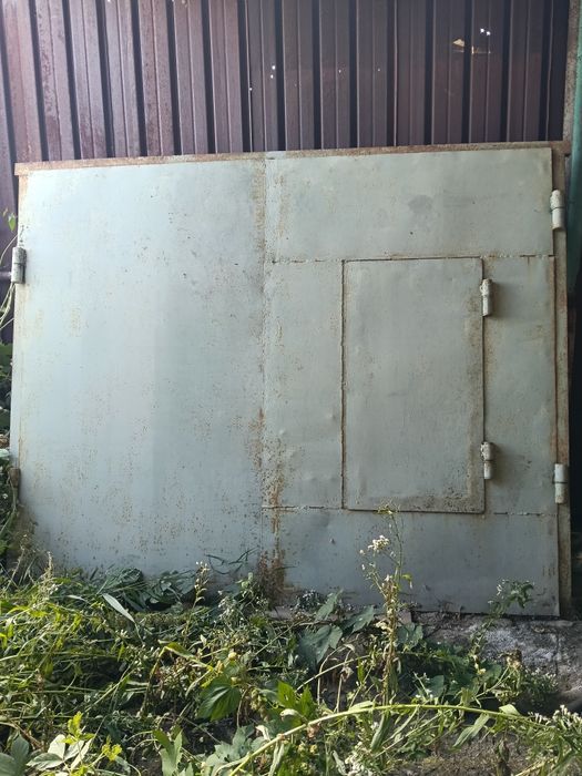 Продам железную дверь