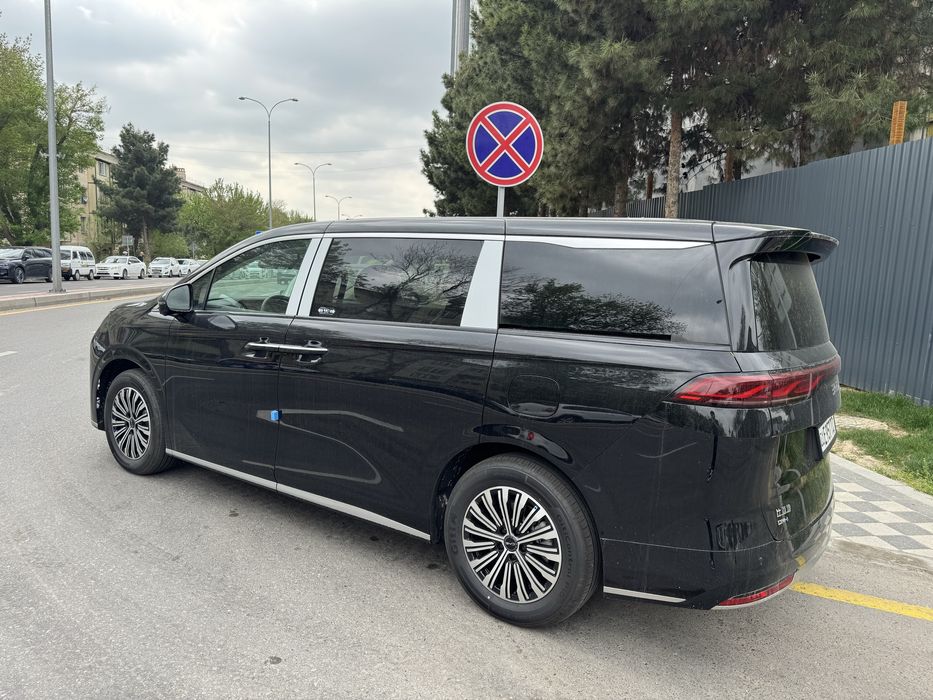 Новый BYD M9 2026