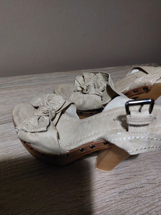 Дамски сандали на висок ток