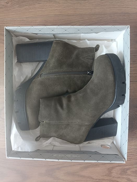 Продам зимние ботинки