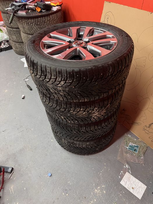 Продам диски с шинами нокиан хака 9