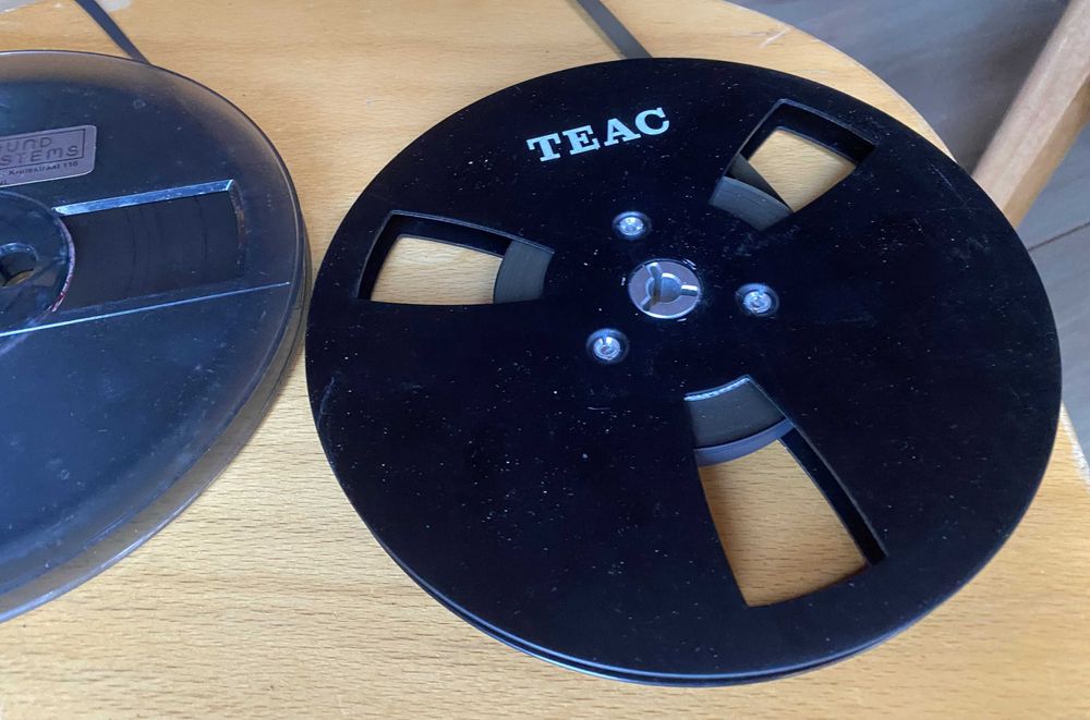 Rola Teac si o banda Sony ULH