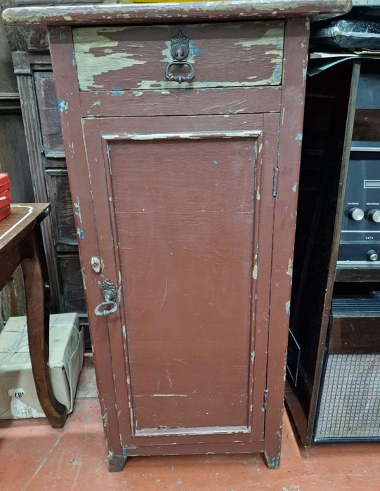 Тумбочки деревянные. Ретро.