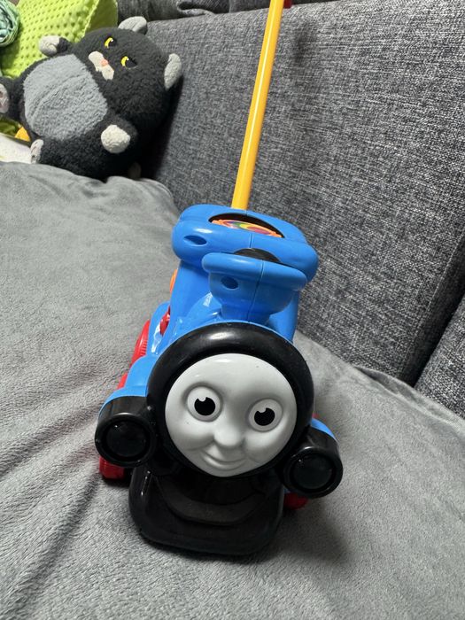 Игрушка-каталка поровозик