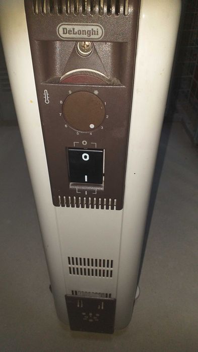 Calorifer electric ulei, De Longhi, 9 elemenți, 2000W, termostat