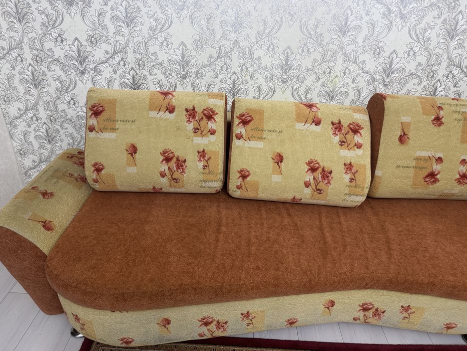 Срочно продам Софа (раскладной диван)