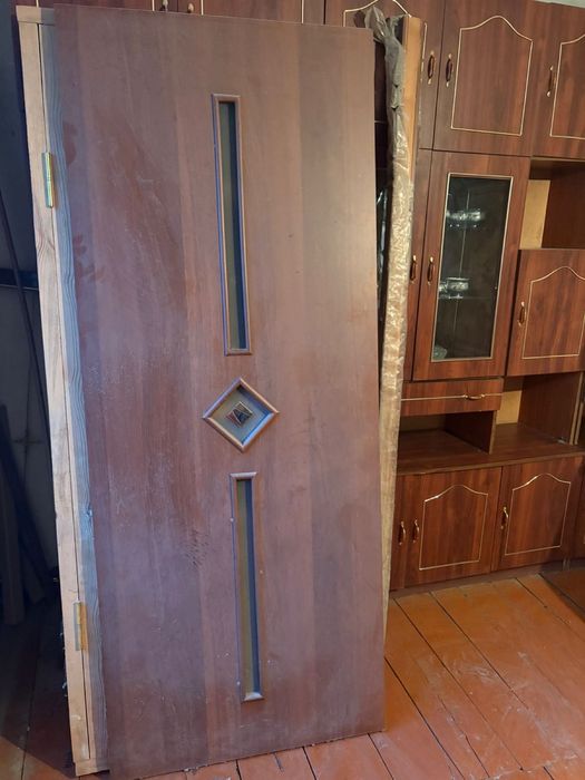 Есіктер рамкасымен бірге