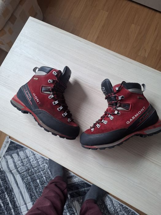 Vând bocanci garmont