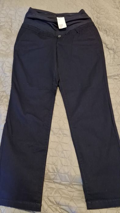 Pantaloni gravide, noi cu eticheta