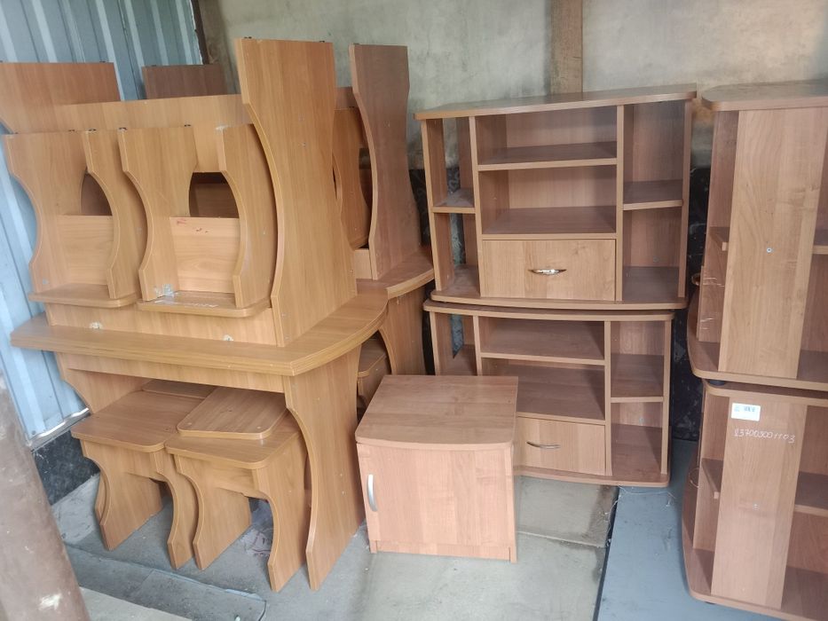 Мебель столы студия тумбочки