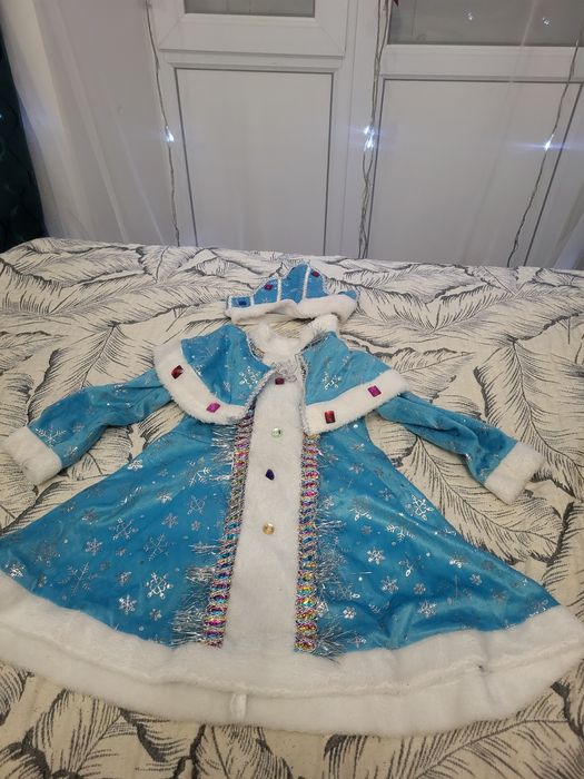 Новогдное кастюм снигурочки