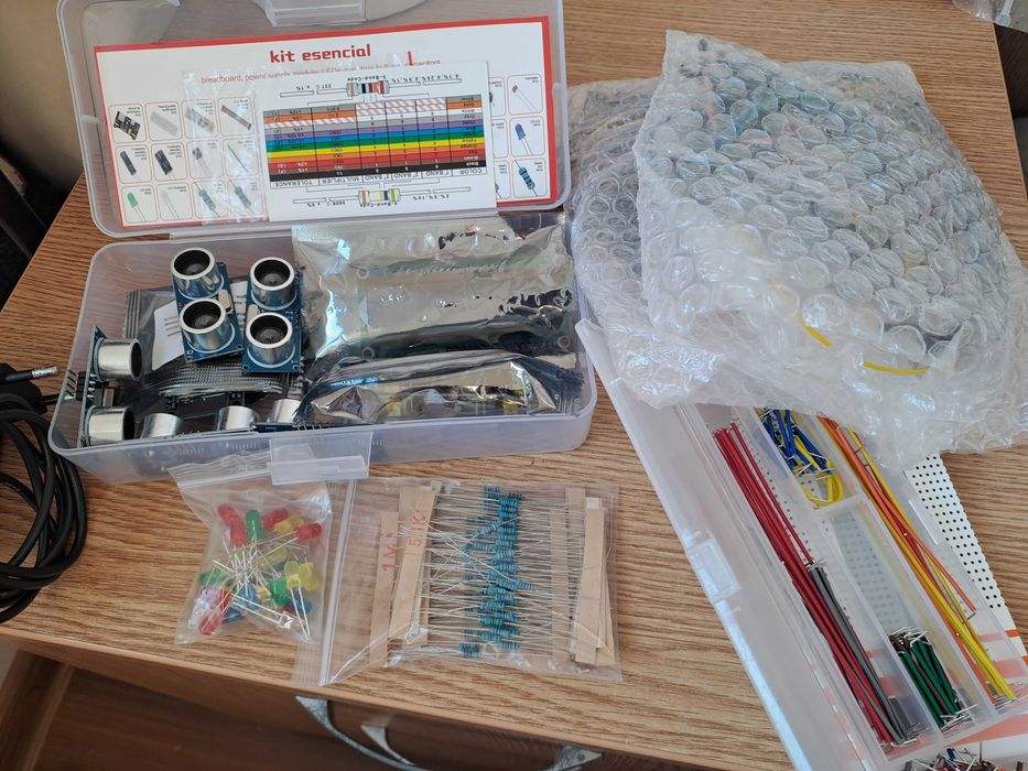 Vând kit Arduino pentru incepatori