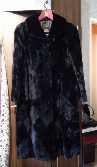Шуба из мутона черная