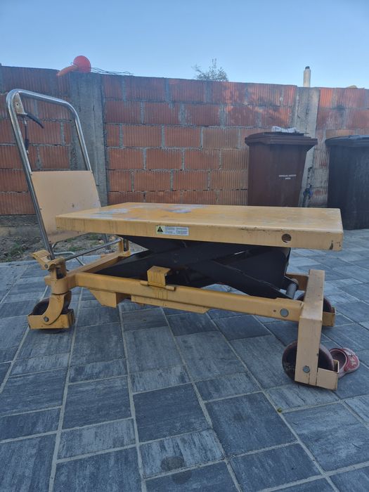 Vând masa Hidrailică ridică 800 kg