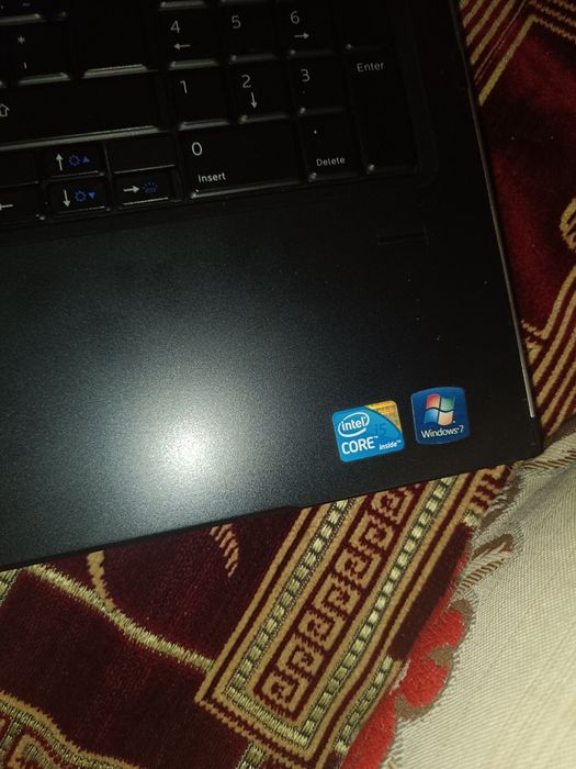 Vând laptop aproape nou