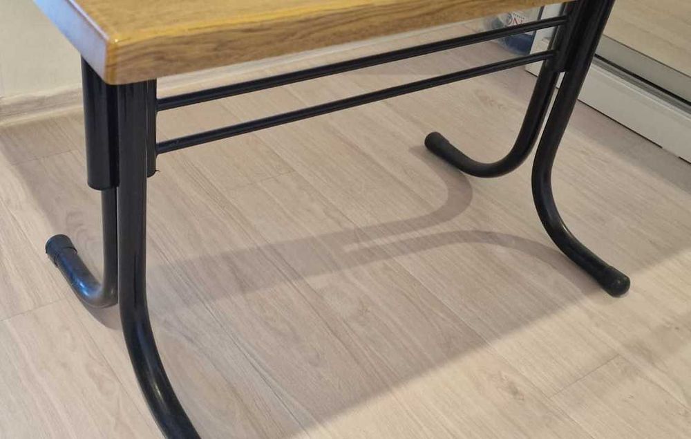 Стол кухонный, прочный