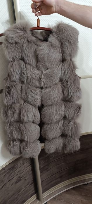 Продам меховой жилет из песца