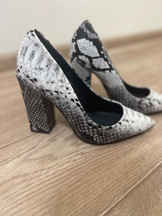 Продам туфли новые River Island