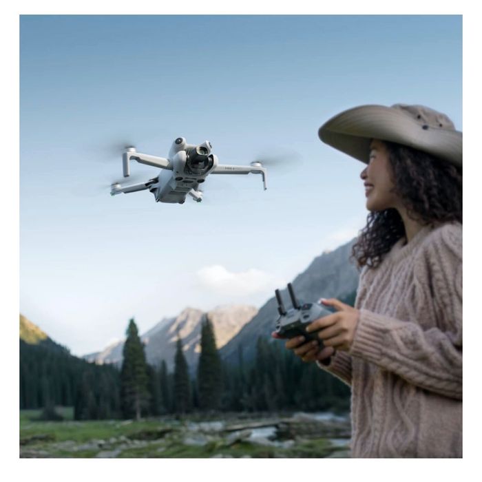 Продам дрон DJI Mini 4 Pro Fly More Combo Plus (DJI RC 2) белый