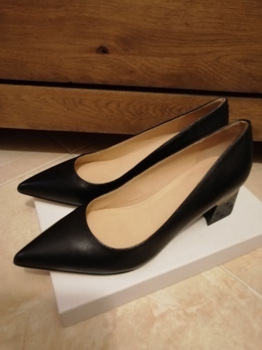 Нови дамски обувки естествена кожа Guess