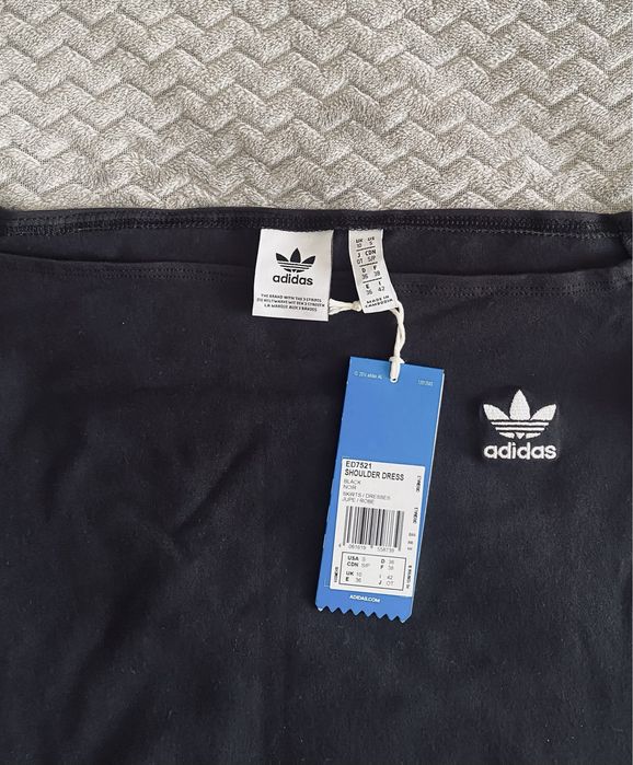 Rochie adidas umerii goi