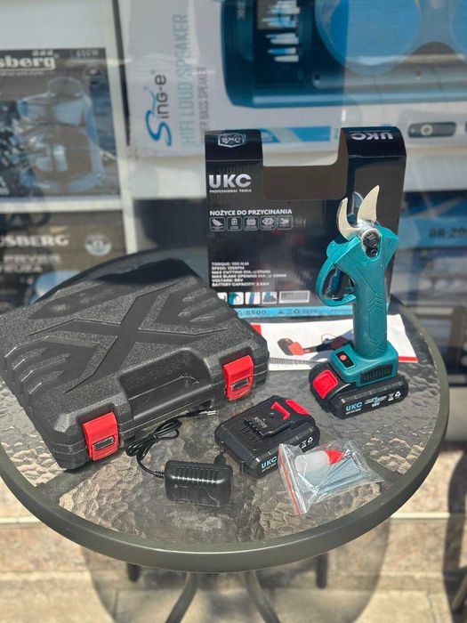 Акумулаторна ножица за клони UKC 8500 – 68V, 2 батерии