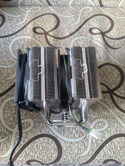 I5 4670k si Cooler noctua nh d14 , fara ventilatoarele originale .