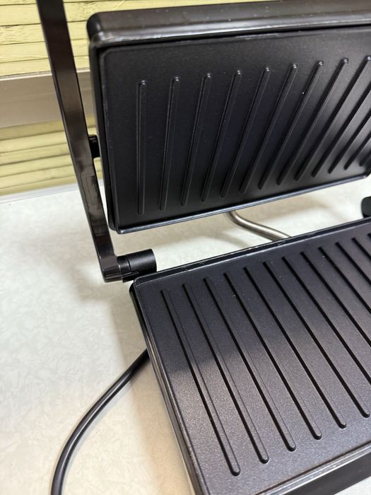 Електрическа скара Tristar GR-2650 700W