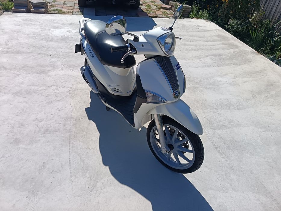 Vând scuter piaggio liberty