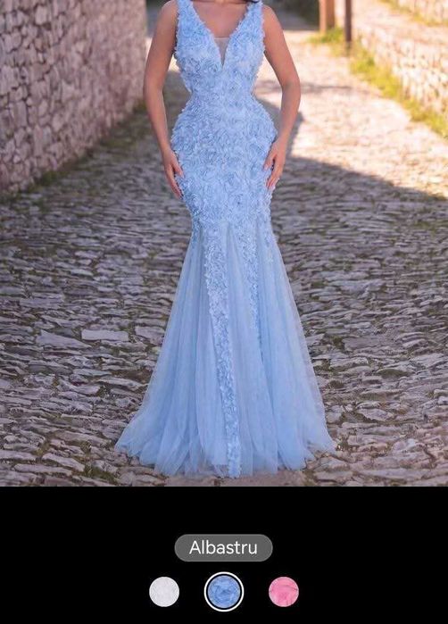 Vand rochie eleganta doar probată