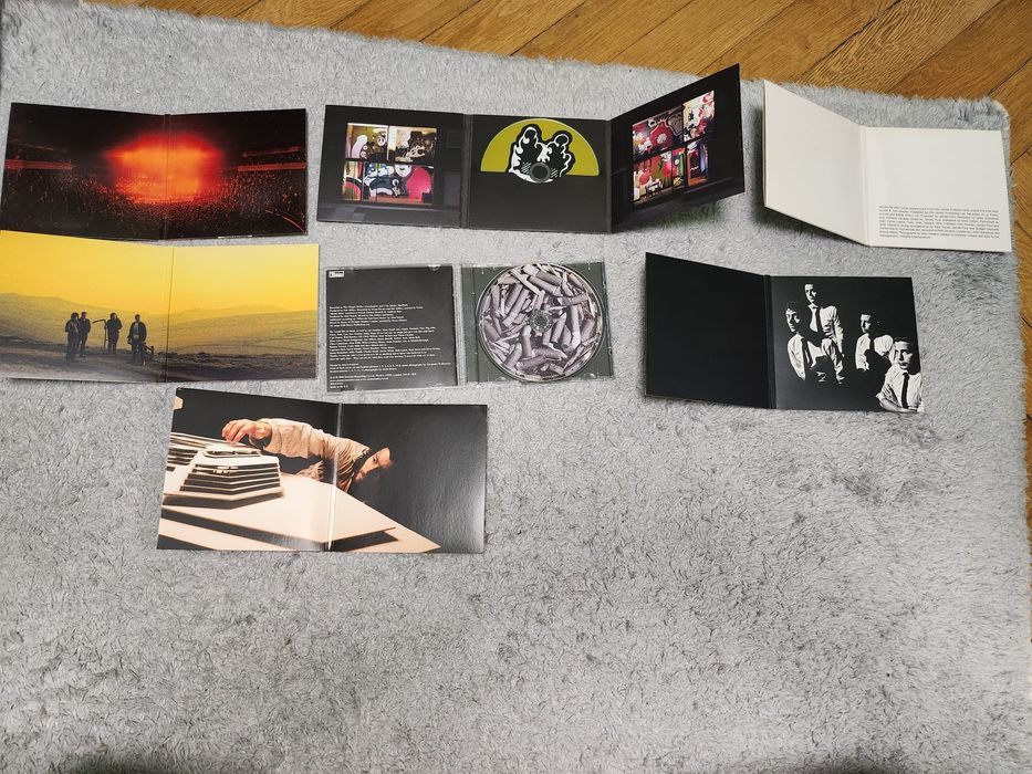 Vând CD Arctic Monkeys