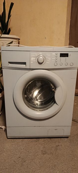 Продам стиральную  машину LG 5кг отличном состояние