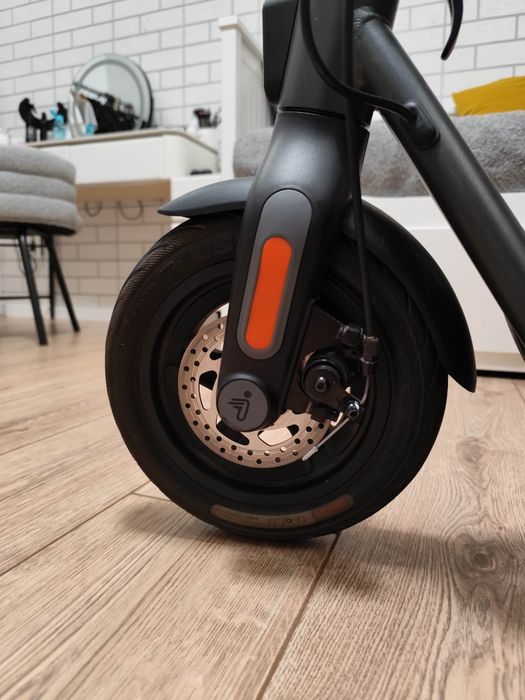 Электросамокат Ninebot F2